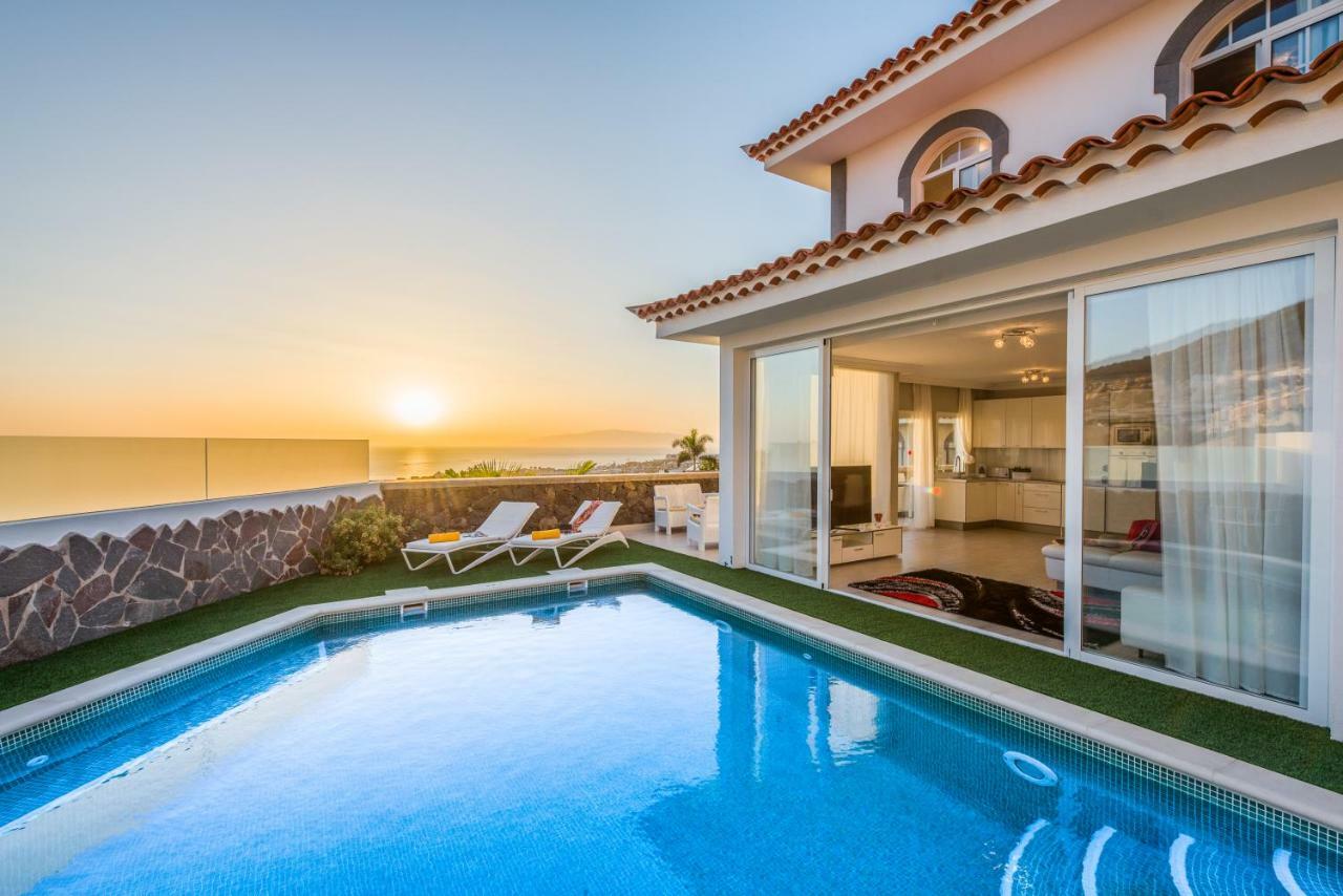 Luxury White Villa With Sea View, Heated Pool Адехе Екстер'єр фото