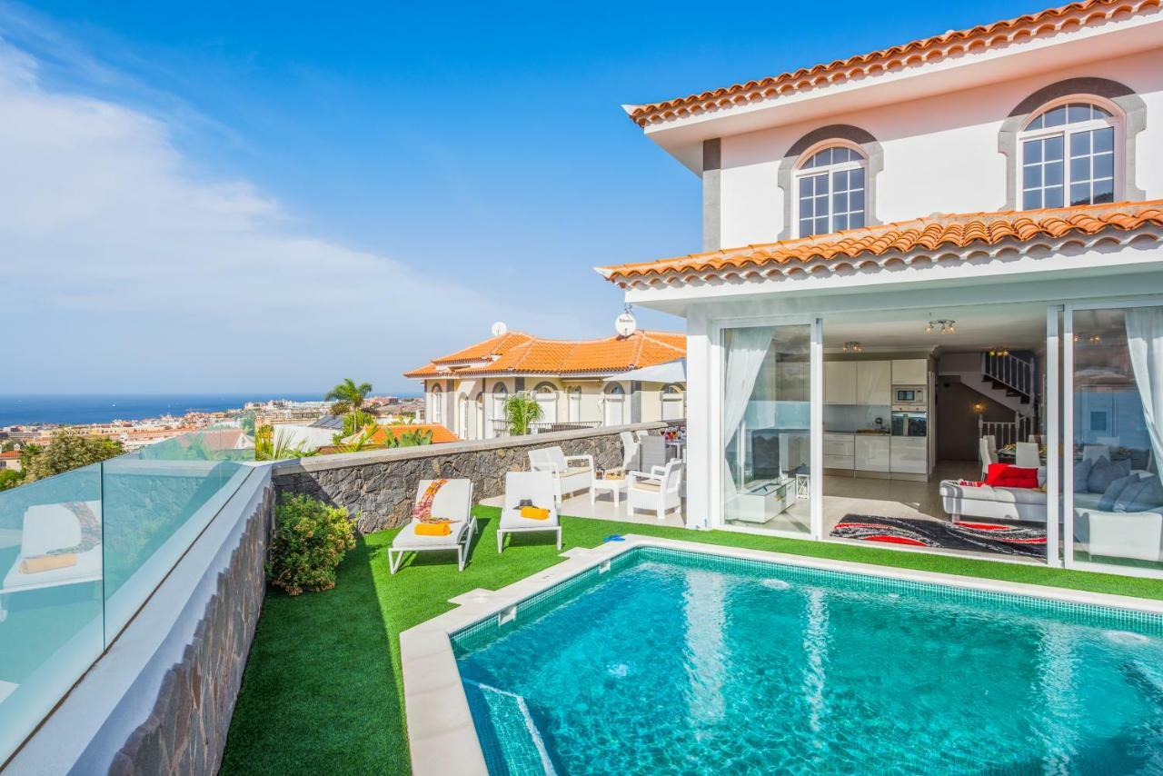 Luxury White Villa With Sea View, Heated Pool Адехе Екстер'єр фото