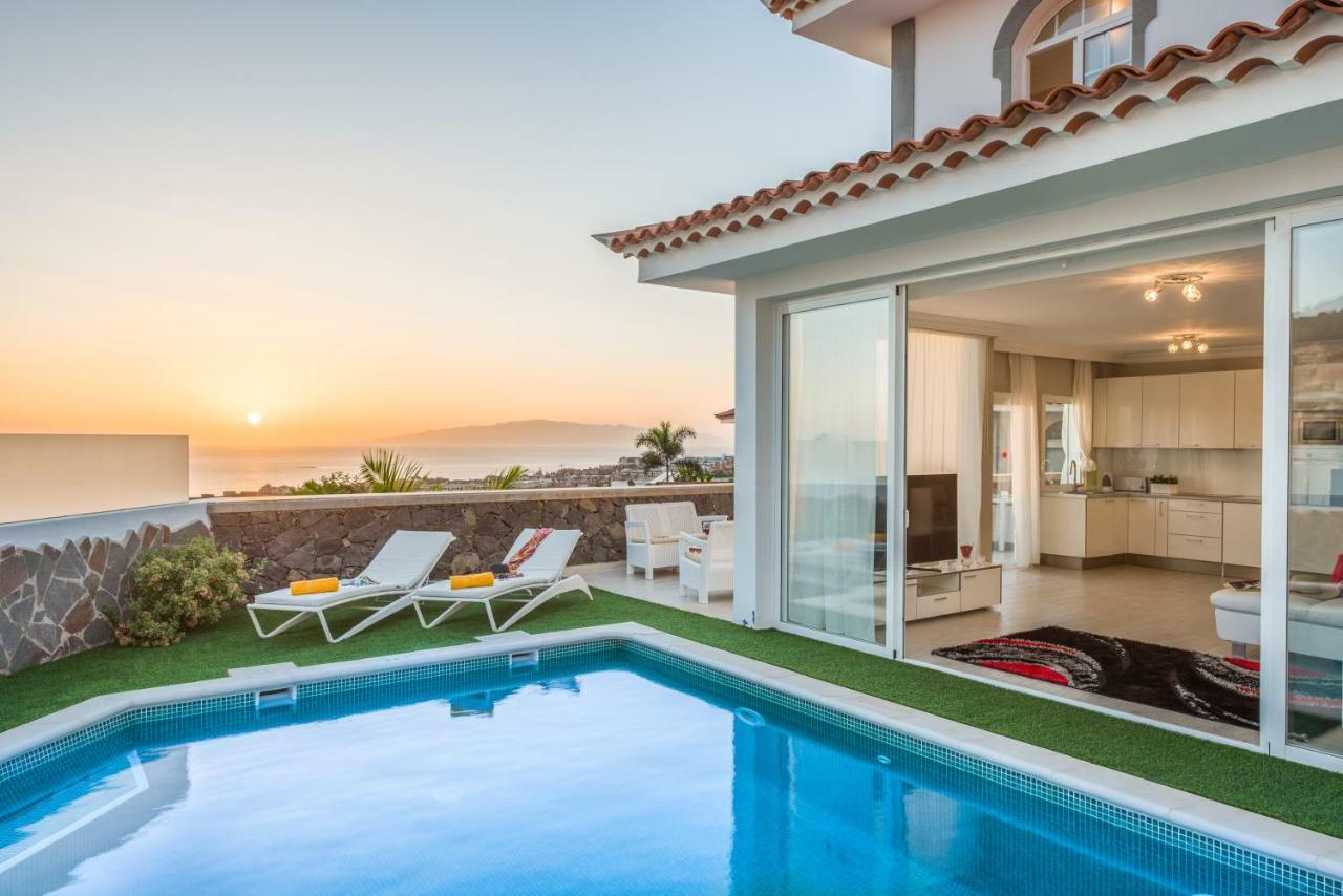Luxury White Villa With Sea View, Heated Pool Адехе Екстер'єр фото