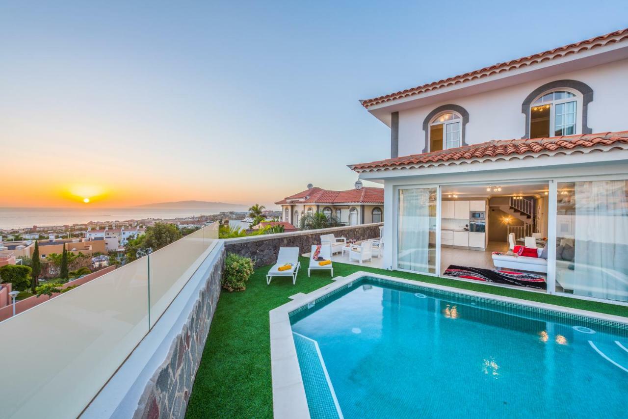 Luxury White Villa With Sea View, Heated Pool Адехе Екстер'єр фото